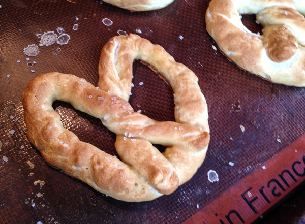 homemade mall pretzels-3